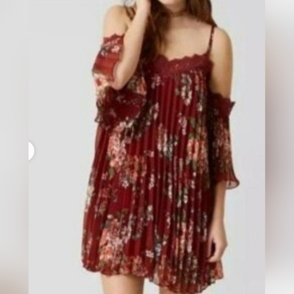 Flying Tomato NWT Boho‎ Off The Shoulder Pleated Dress Size Small